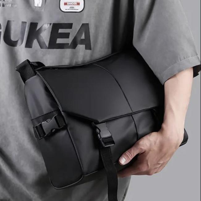 Mason | Vattentålig läder crossbody messenger- och resväska