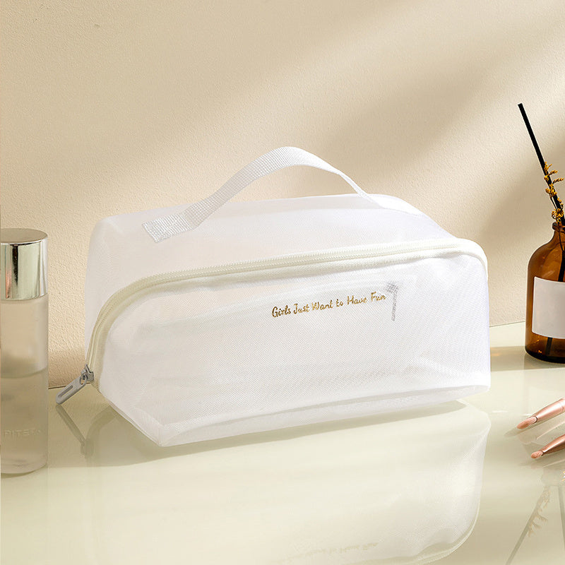 Mila | Rymlig rese-toalettväska i nätmaterial