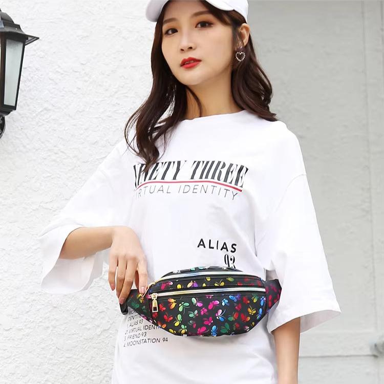Lila | Dam fjärilstryck crossbody midjeväska