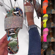 Lia | Glitzernde Slipper – Funkelnd durch den Tag