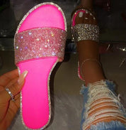 Lia | Glitzernde Slipper – Funkelnd durch den Tag
