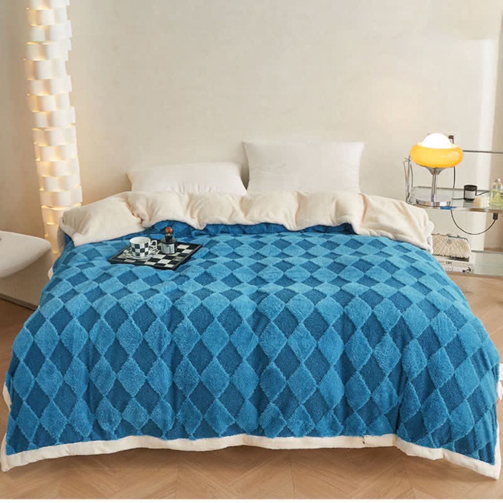 Kuscheldecke mit Diamantmuster für Komfort aus Teddy-Velours und Alpaka-Wolle 10