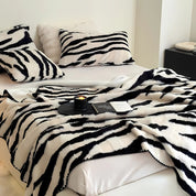 Luxuriöse Zebra Print Fleece Decke für Gemütlichkeit und Stil 0