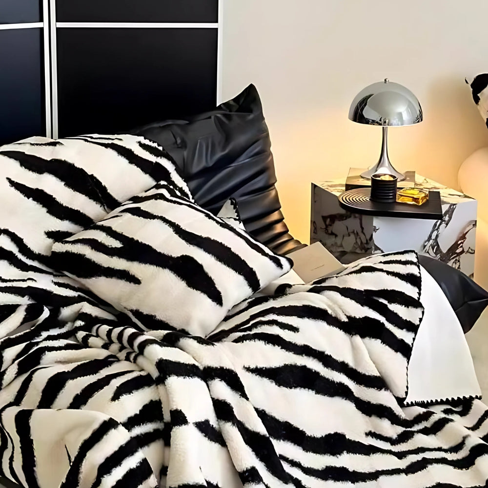Luxuriöse Zebra Print Fleece Decke für Gemütlichkeit und Stil 1
