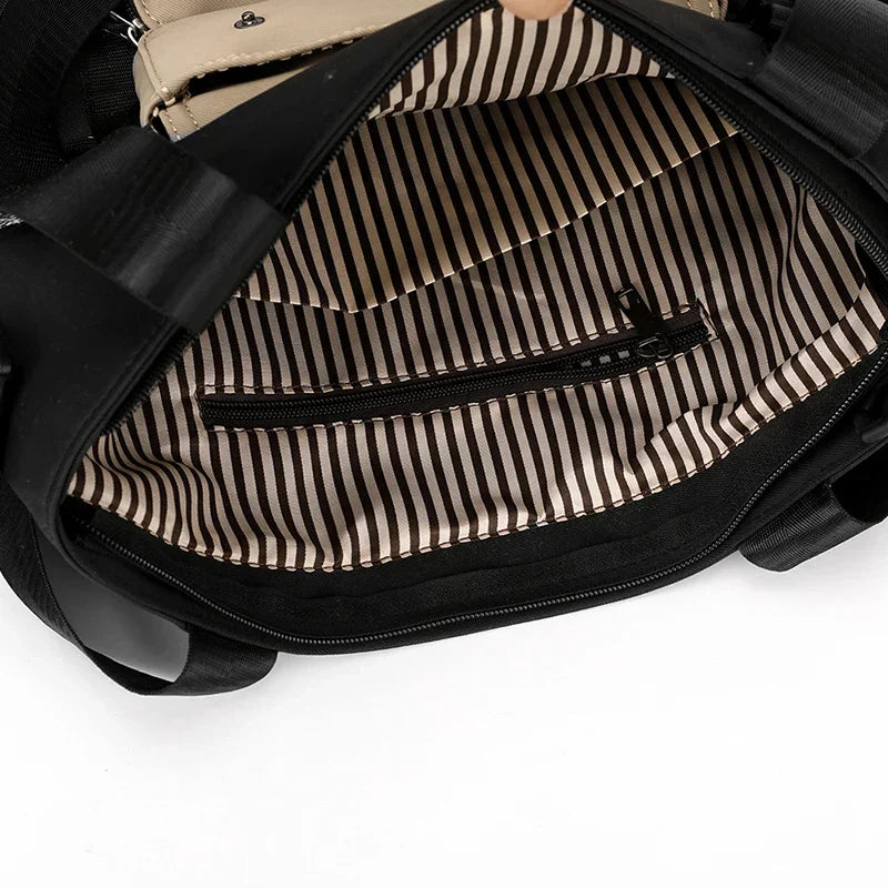 Maya | Lätt multi-ficka crossbody axelväska