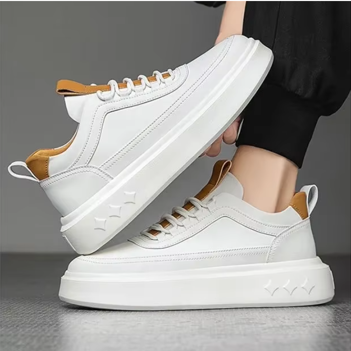 Mikee | Tidlösa klassiska vita sneakers för män