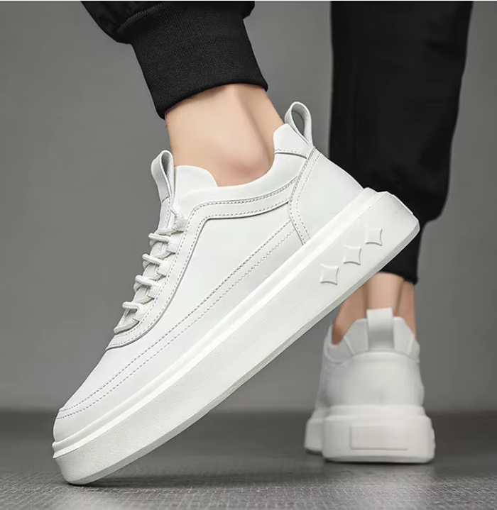 Mikee | Tidlösa klassiska vita sneakers för män