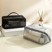 Mila | Rymlig rese-toalettväska i nätmaterial