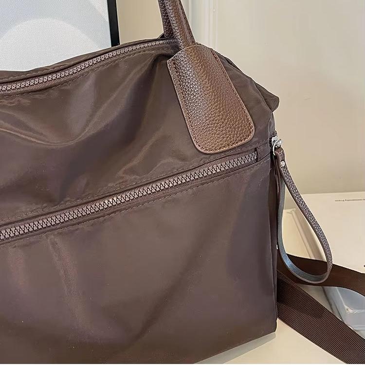 Lily | Stor kapacitet rese-crossbodyväska