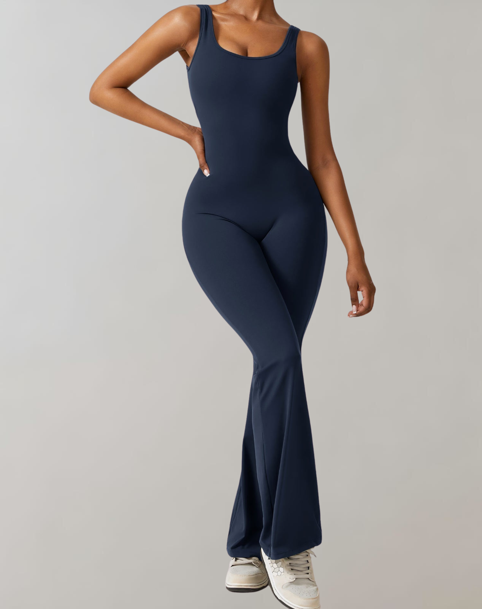 VENUS | Figurbetonad damoverall: Ryggfri och sportig