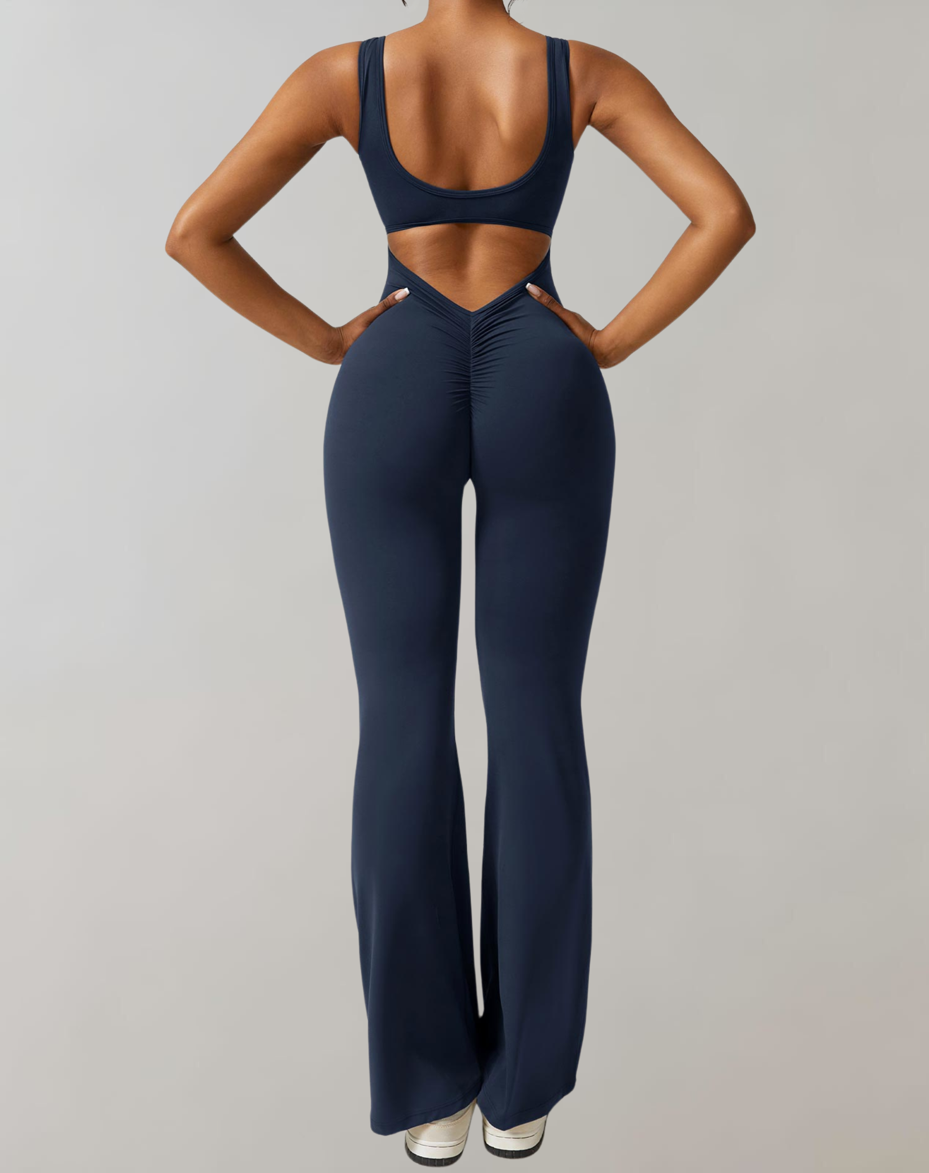 VENUS | Figurbetonad damoverall: Ryggfri och sportig