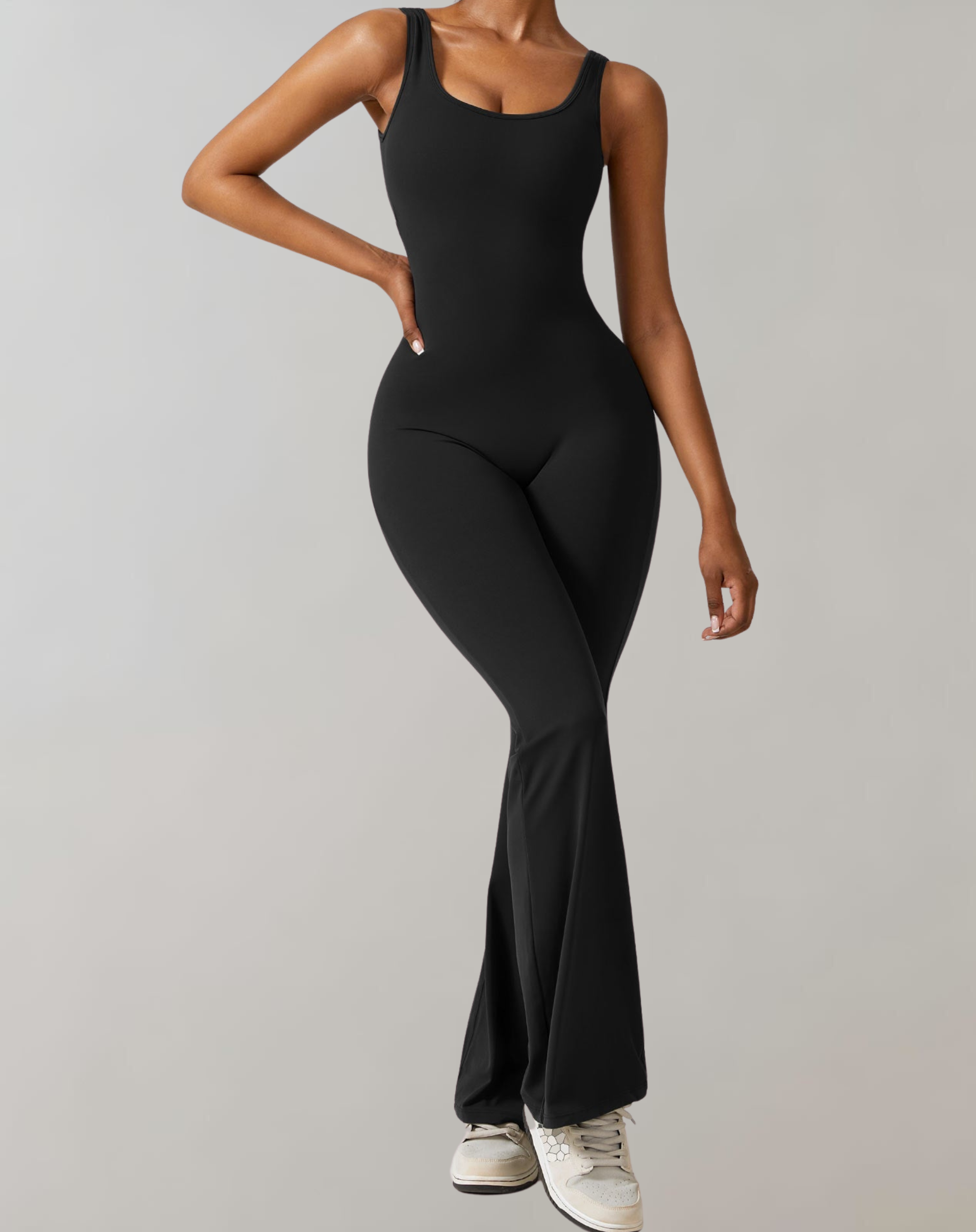 VENUS | Figurbetonad damoverall: Ryggfri och sportig