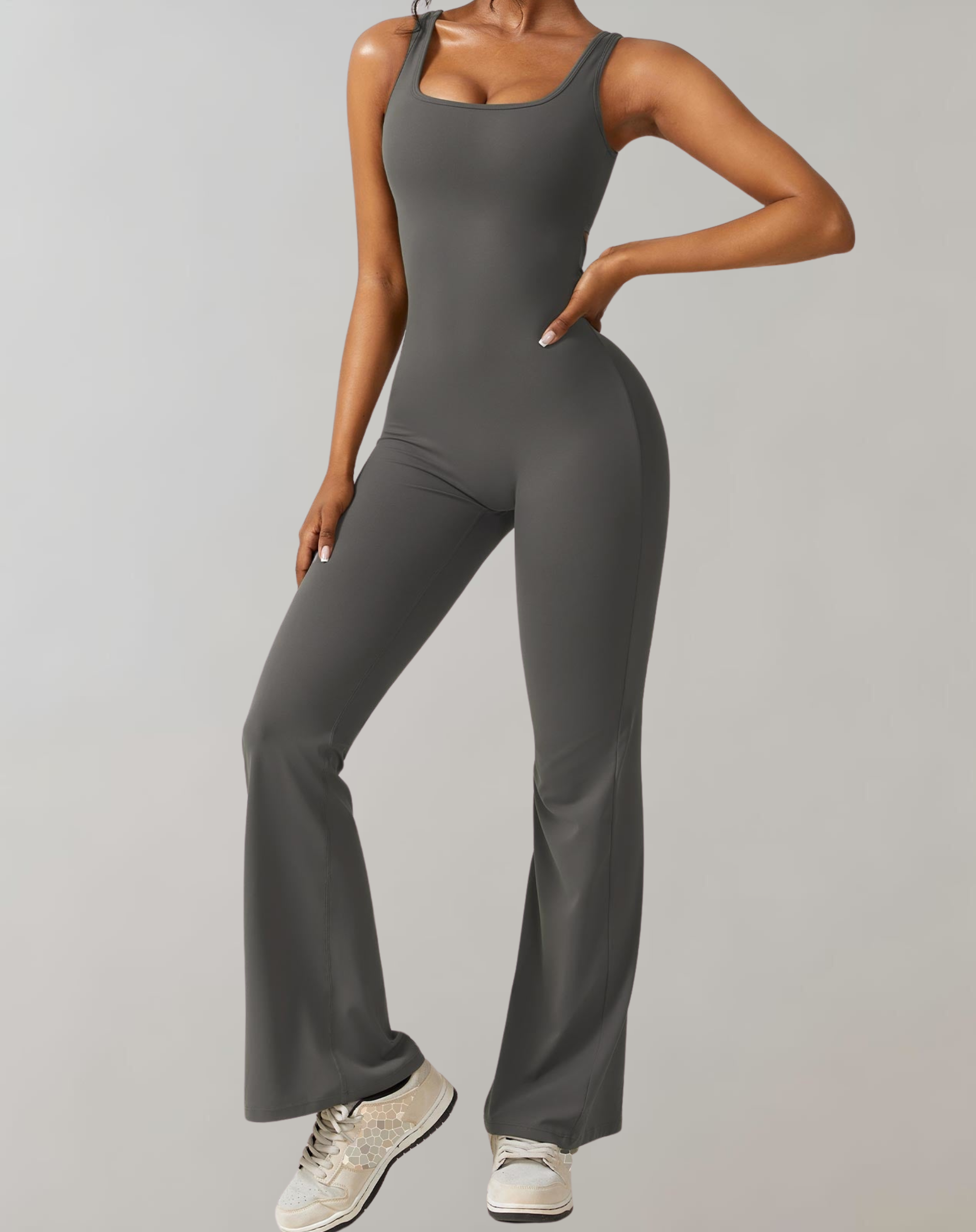 VENUS | Figurbetonad damoverall: Ryggfri och sportig