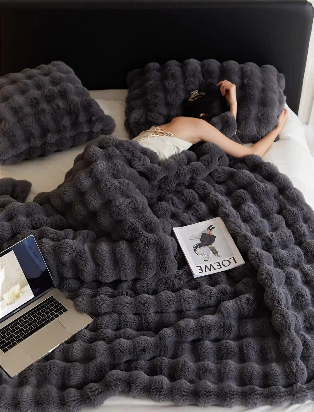 Die Plüschdecke, von der alle sprechen! - WarmWool hält Sie an kalten Tagen warm 1