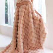 Die Plüschdecke, von der alle sprechen! - WarmWool hält Sie an kalten Tagen warm 2