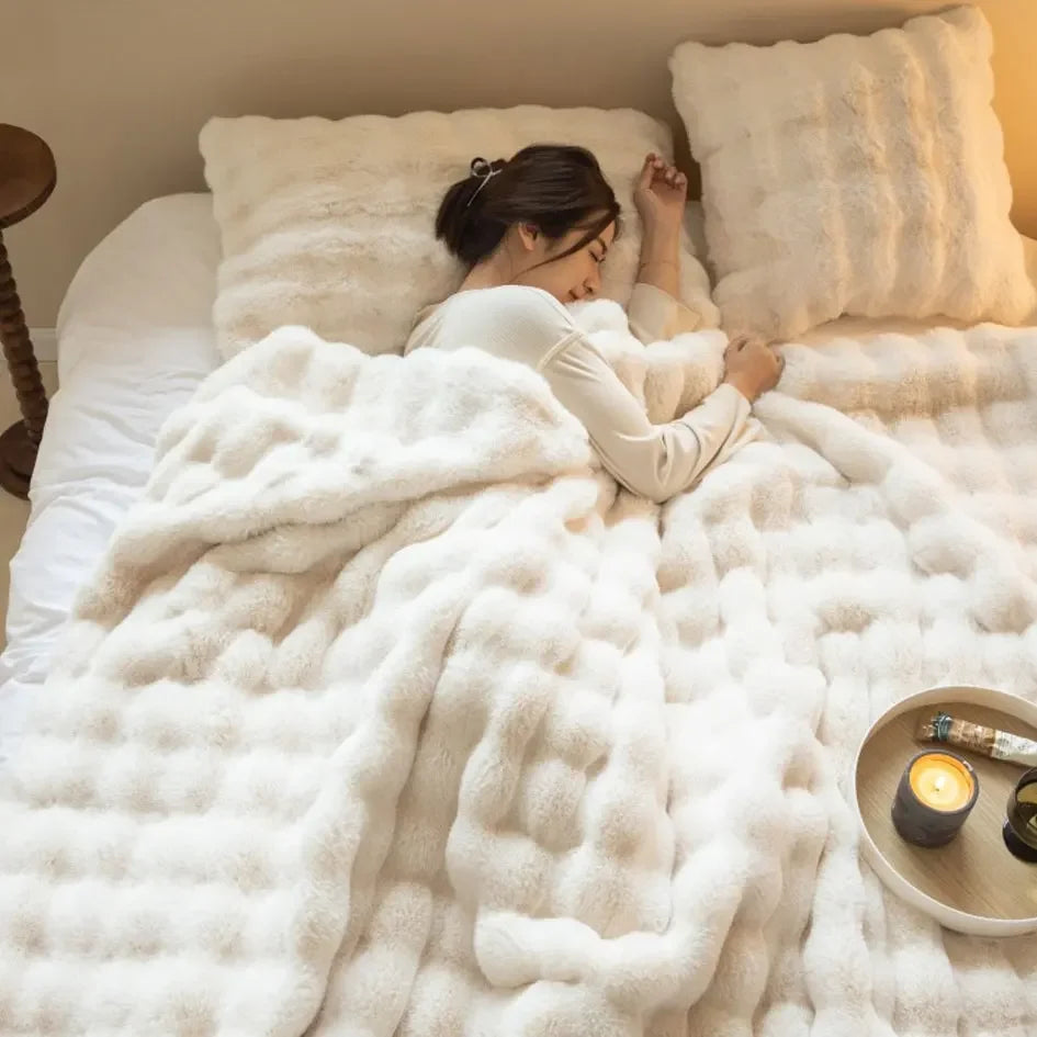 Die Plüschdecke, von der alle sprechen! - WarmWool hält Sie an kalten Tagen warm 3