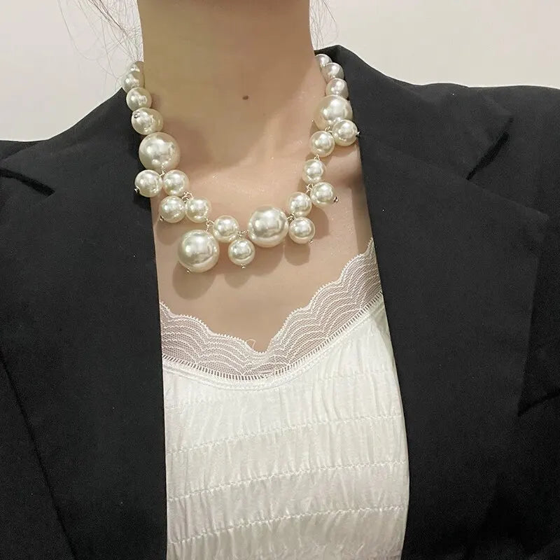 Liesel | Elegant tjock pärlhalsband med droppdetalj