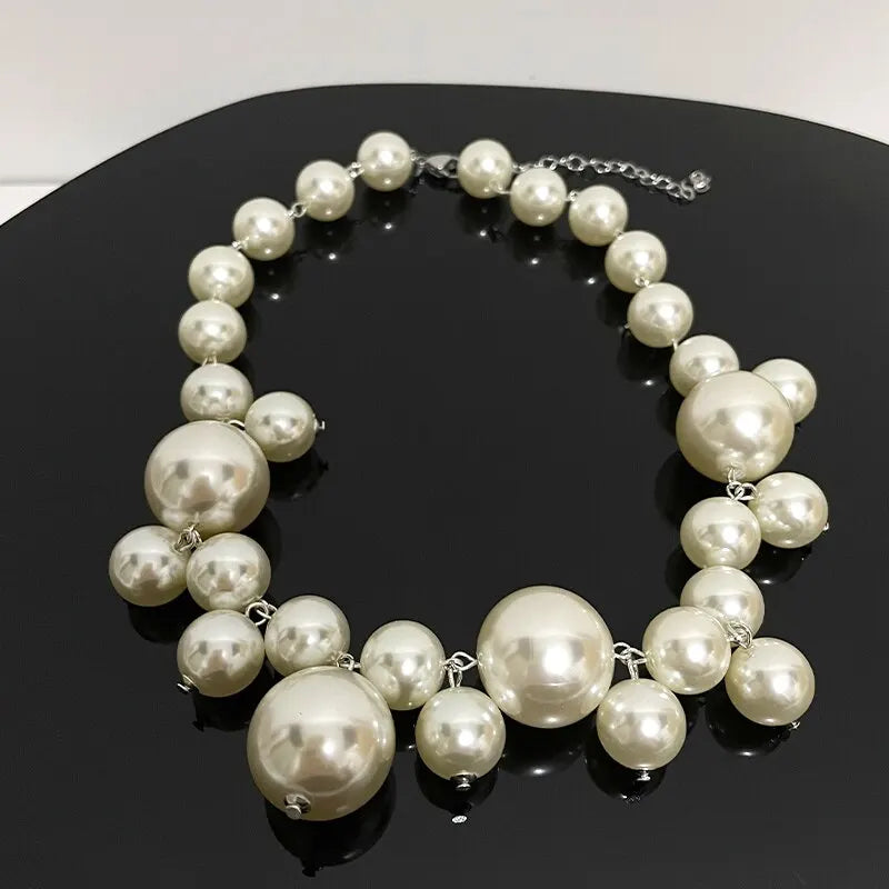 Liesel | Elegant tjock pärlhalsband med droppdetalj