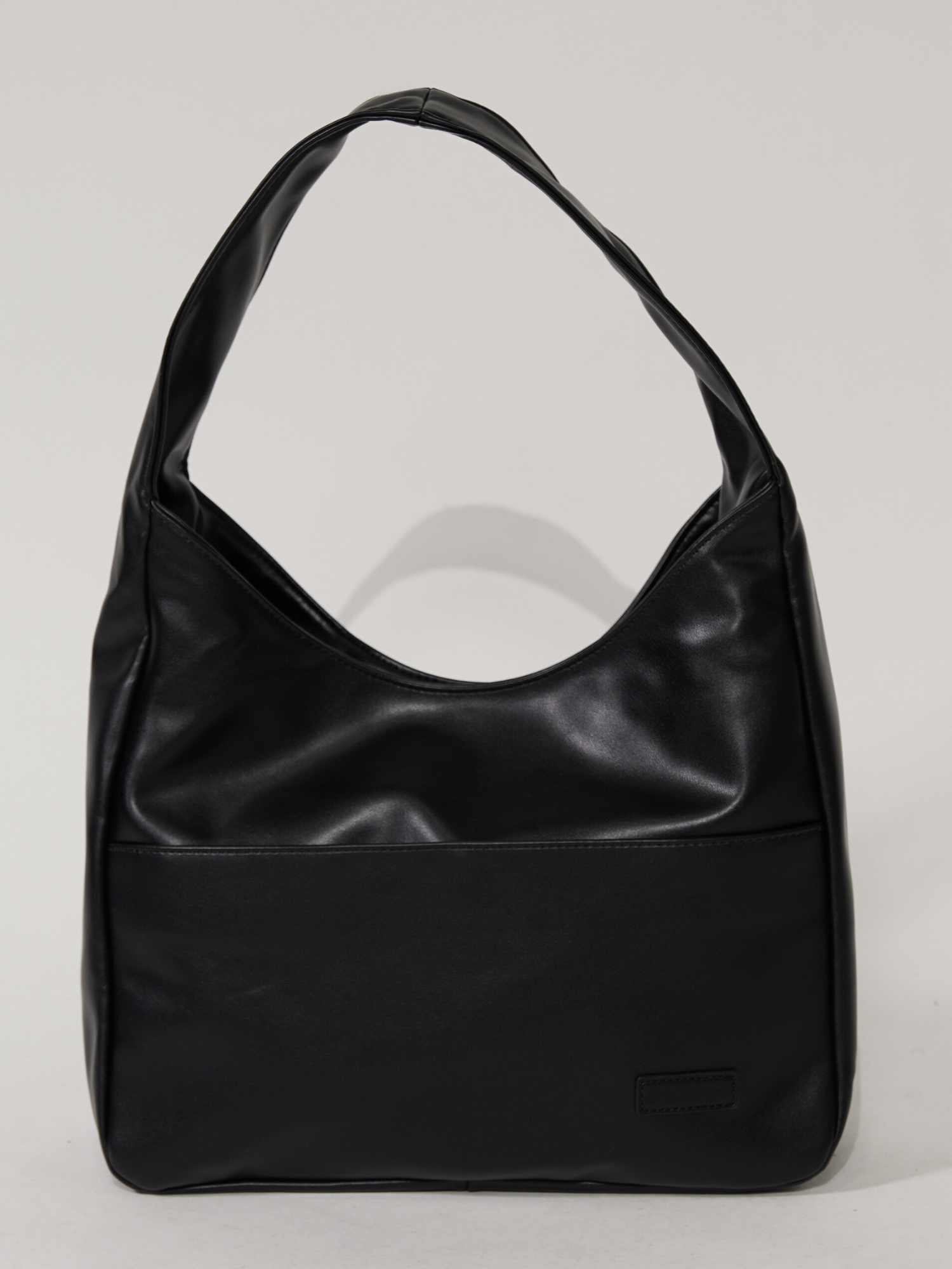 Elegante runde Schultertasche für Damen aus veganem Leder 11