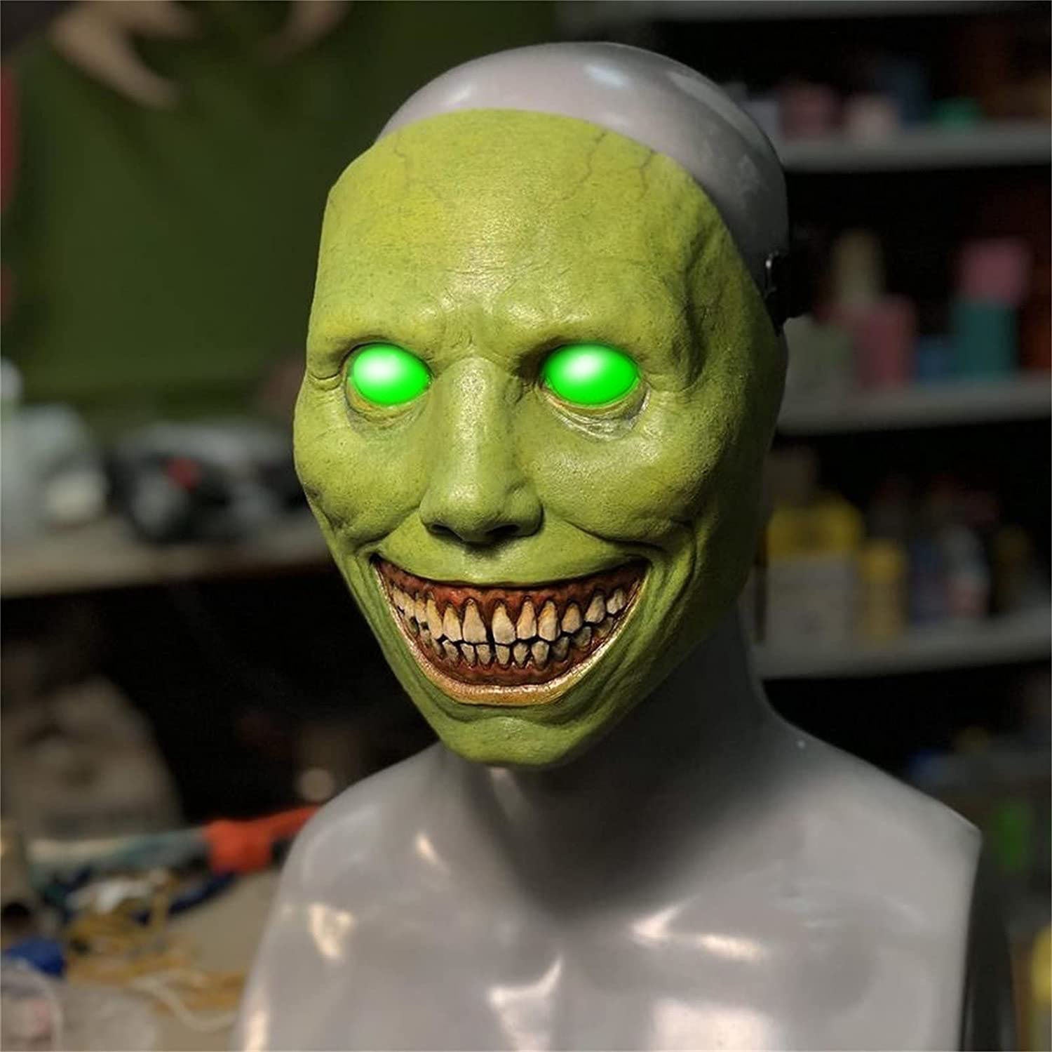 Gruselige Dämonenmaske mit weißen Augen für Halloween 7