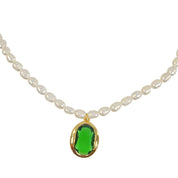 Clarence | Elegante Perlenkette mit Grünem Zirkon-Anhänger