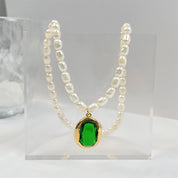 Clarence | Elegante Perlenkette mit Grünem Zirkon-Anhänger