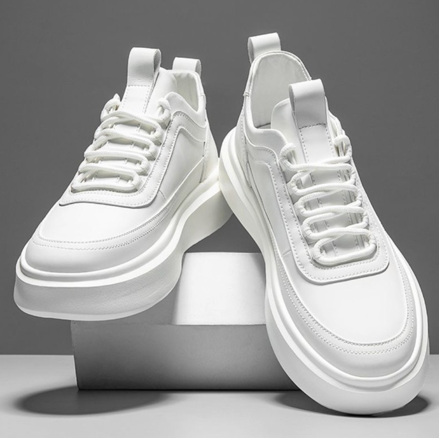 Mikee | Tidlösa klassiska vita sneakers för män