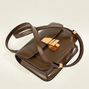 Klassische Damen-Schultertasche mit Überschlag aus echtem Leder 5