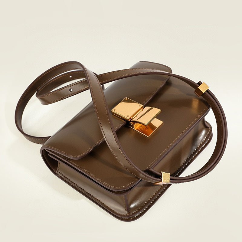 Klassische Damen-Schultertasche mit Überschlag aus echtem Leder 5