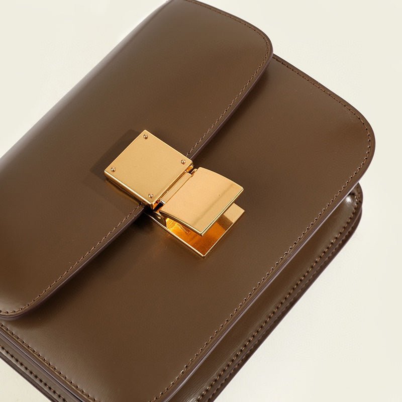 Klassische Damen-Schultertasche mit Überschlag aus echtem Leder 6