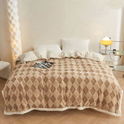 Kuscheldecke mit Diamantmuster für Komfort aus Teddy-Velours und Alpaka-Wolle 11