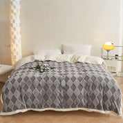 Kuscheldecke mit Diamantmuster für Komfort aus Teddy-Velours und Alpaka-Wolle 9