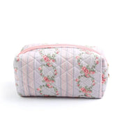 Clara | Gepolsterte gesteppte Blumen-Make-up-Tasche