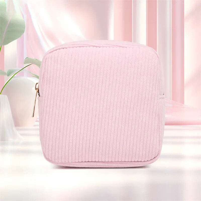Aura | Modische und geräumige Kosmetiktasche im Cord-Stil
