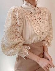 Margarett | Elegant blommig spetspolotröja