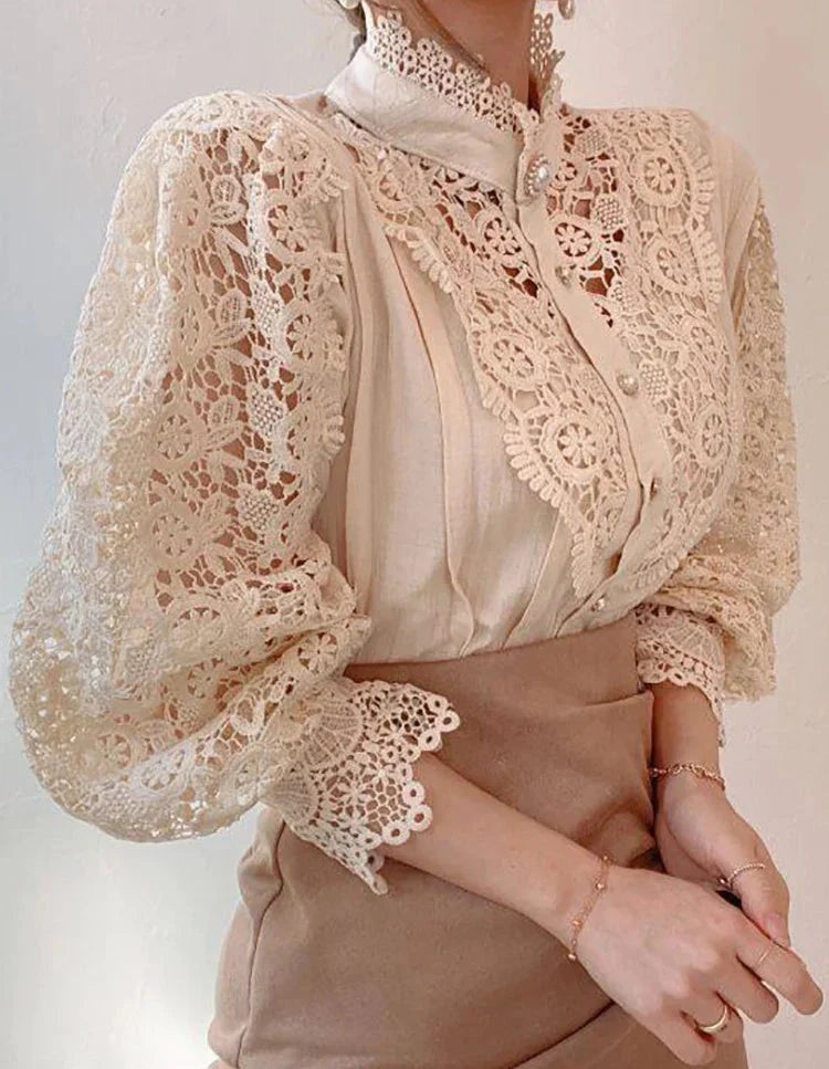 Margarett | Elegant blommig spetspolotröja