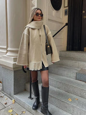 Hermia | Elegant damkappa med sjal – Stilfull vinterkappa