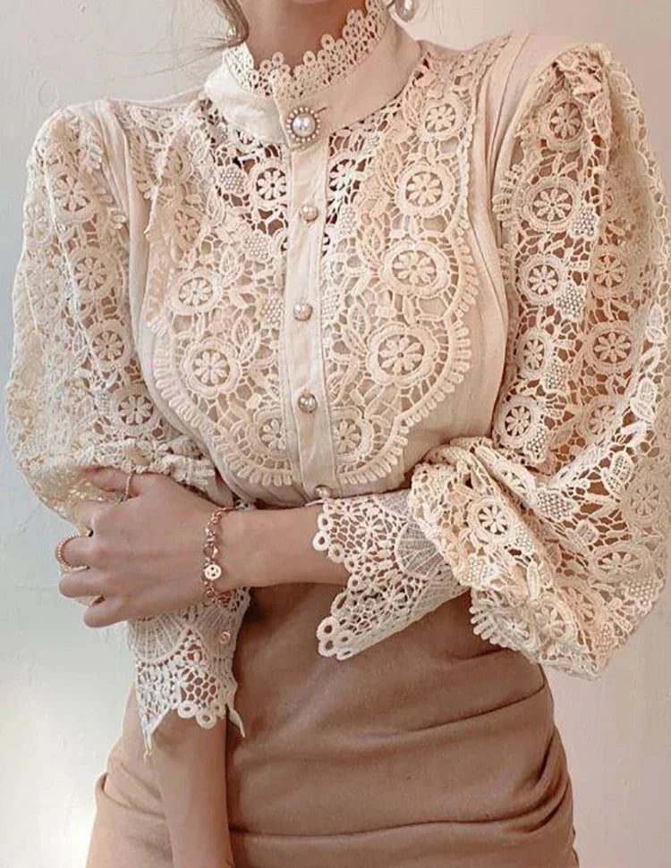 Margarett | Elegant blommig spetspolotröja