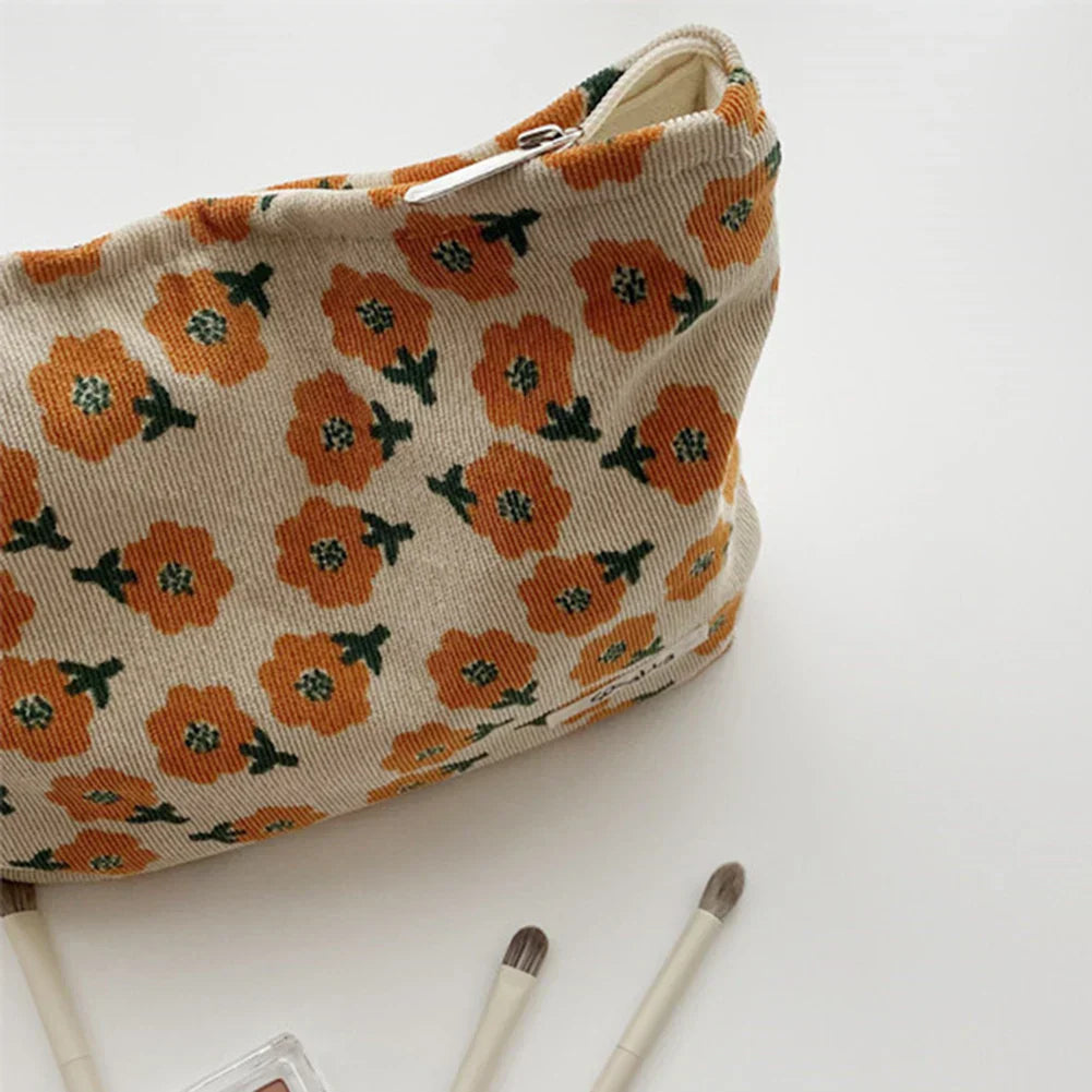 Ella | Preppy Floral Waffelcord Kosmetiktasche