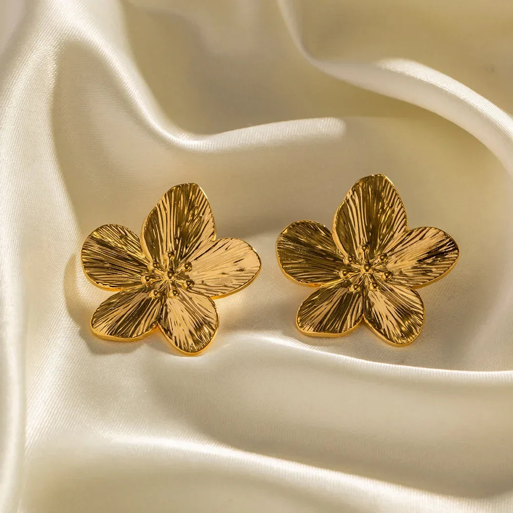 Jemilia | Elegante Vintage-Blumenohrringe aus Metall in Gold