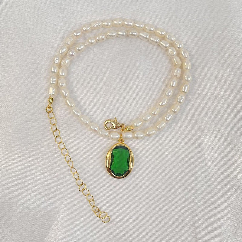 Clarence | Elegante Perlenkette mit Grünem Zirkon-Anhänger