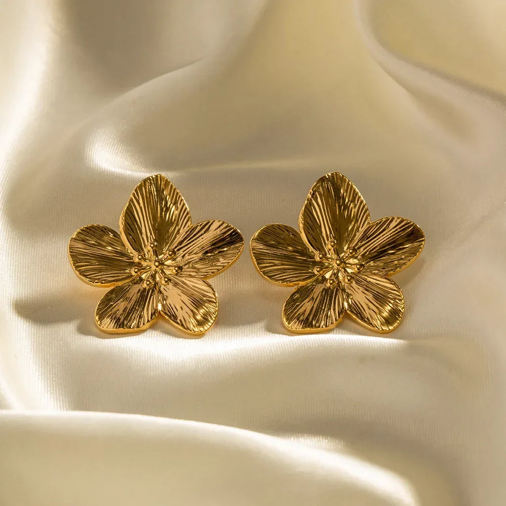 Jemilia | Elegante Vintage-Blumenohrringe aus Metall in Gold