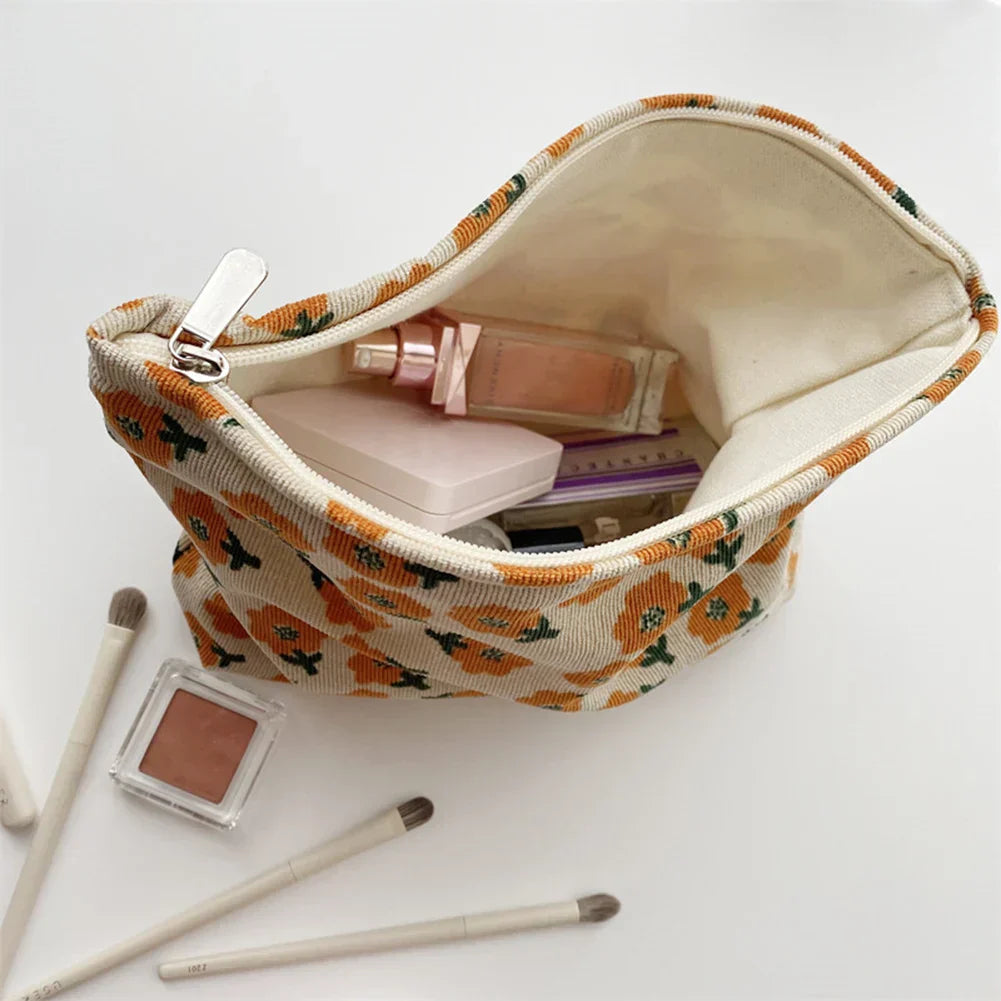 Ella | Preppy Floral Waffelcord Kosmetiktasche
