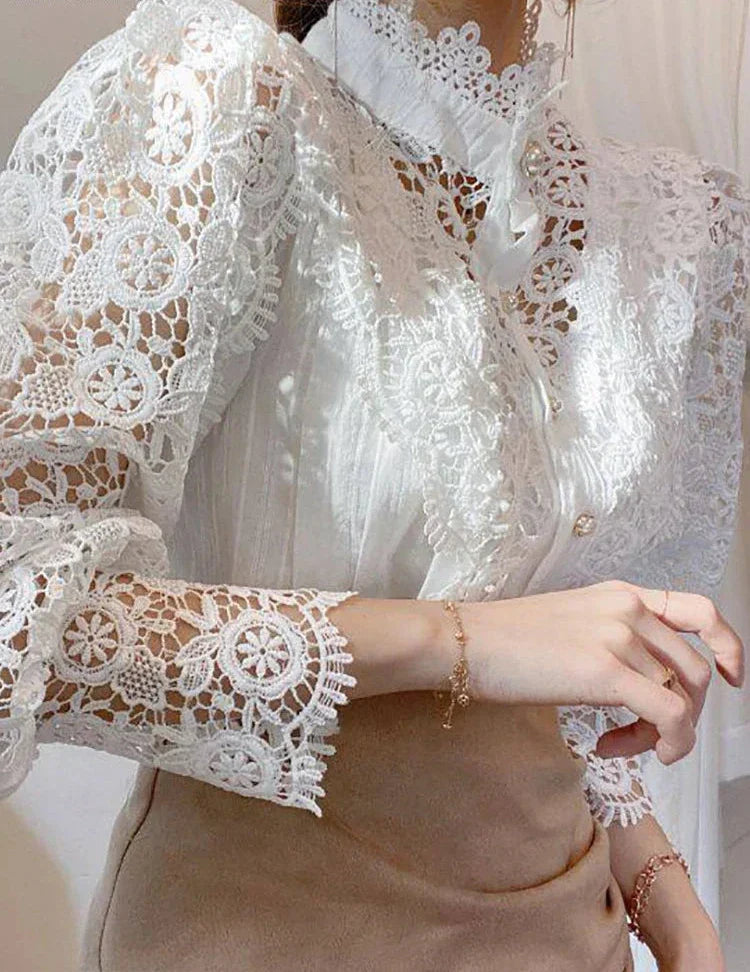 Margarett | Elegant blommig spetspolotröja