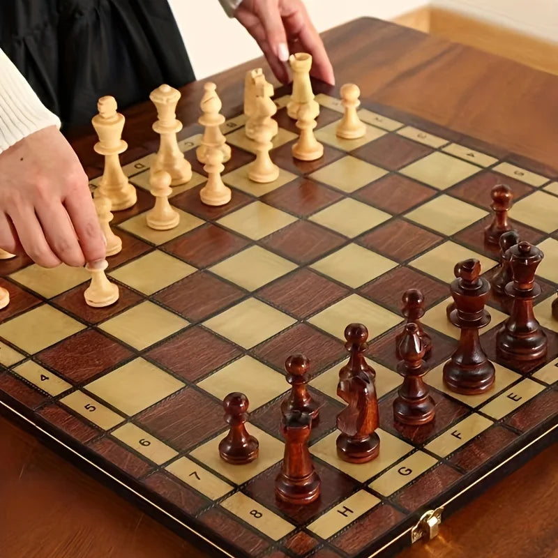 Strategio – Faltbares Schachspiel aus Holz mit Filzspielbrett 0